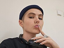 В белом гробу и черной фате: десятки человек пришли на прощание с блогером Ириной Небогой