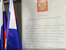 В Санкт-Петербурге полицейские помогли внучке участника Великой Отечественной войны получить гражданство Российской Федерации