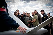 Зеленскому показали летящий на 100 километров украинский дрон-камикадзе