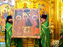 В Сургуте в Свято-Троицкий собор передана редкая икона Святой Троицы XVII века