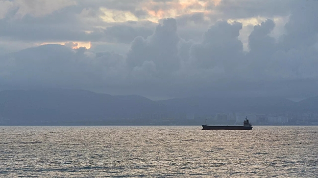 В Черном море из-за «внешнего воздействия» горит танкер