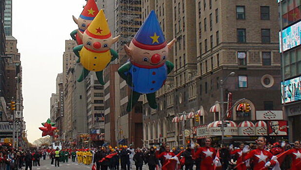В Нью-Йорке проходит парад в честь Дня благодарения