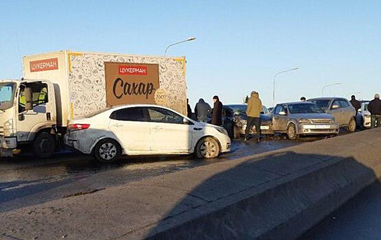 В Петербурге столкнулись 30 машин
