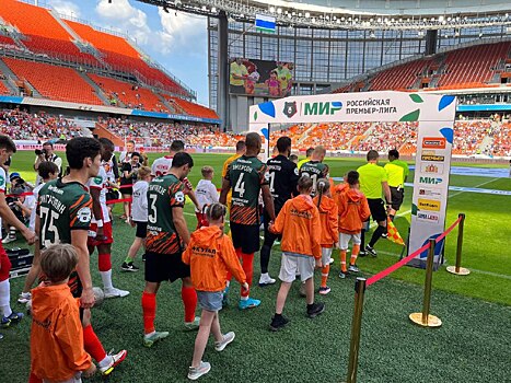 Виктор Мозес покинул стадион на костылях после матча «Урал» — «Спартак»