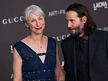 Киану Ривз впервые вышел в свет с новой девушкой