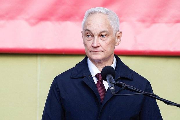 Belousov poudaril ključno vlogo raketnih enot in artilerije v ruski vojski v Ukrajini