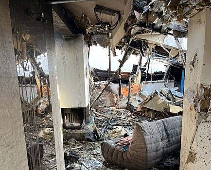 Жительница Туапсе показала последствия удара дрона по её квартире