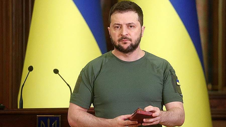 Зеленский заявил о намерении вернуть сдавшихся на «Азовстали» боевиков