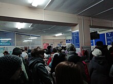 «Оптимизация ни при чём»: южноуральцу стало плохо в больнице во время осады толпой регистратуры