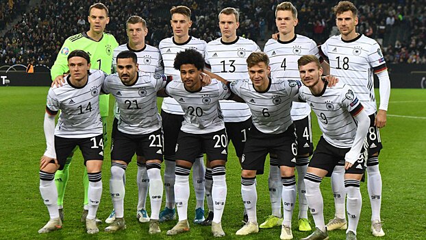 Сборная Германии представила форму на Евро-2024, гостевая – розово-фиолетовая