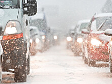 Мощный снегопад парализовал движение в Забайкалье. Туристам из Китая пришлось ночевать в автобусах