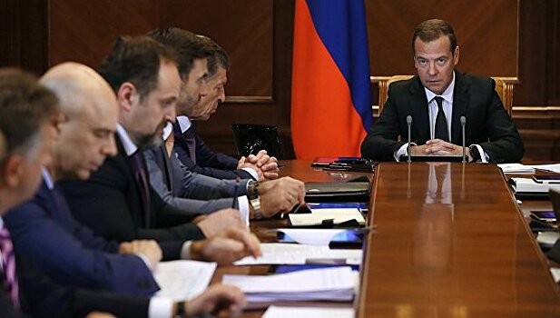 Медведев ужесточил госконтроль оборота медицинских изделий