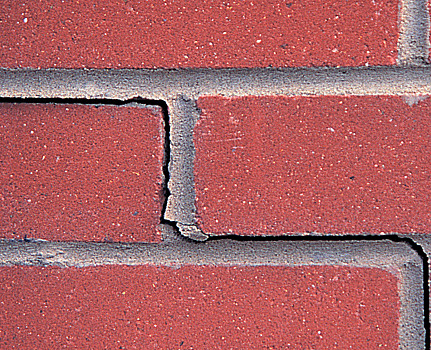 Ремонт кирпичной кладки и новая расшивка швов