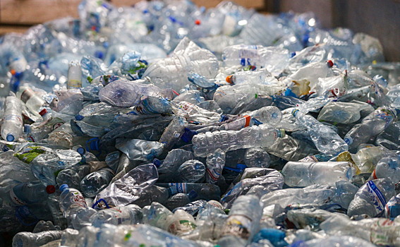Пластмассовый мир победит? Европа отказывается от одноразового пластика, но Россия пока не спешит