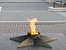 Дети на Ямале из любопытства забросали Вечный огонь снегом