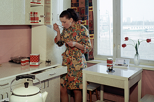 Архивное фото девушки на советской кухне пробудило воспоминания у москвичей