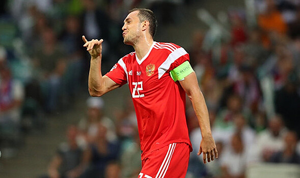 Дзюба-рестлер попытался запугать «Динамо»