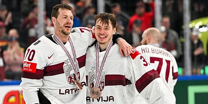 Вратарь сборной Латвии Шилов вошел в число номинантов на награду лучшему игроку года IIHF
