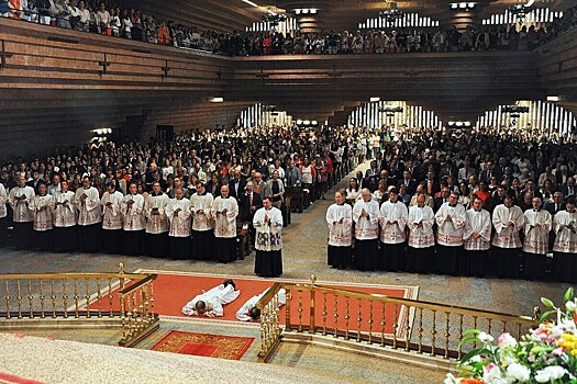 Неоднозначная организация «Опус Деи» обвинена в эксплуатации несовершеннолетних девушек