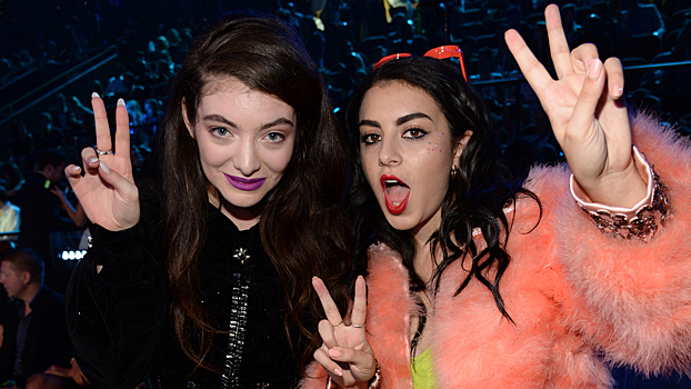 Charli XCX призналась, что завидовала успеху трека Royals певицы Lorde
