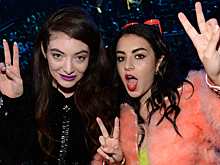 Charli XCX призналась, что завидовала успеху трека Royals певицы Lorde