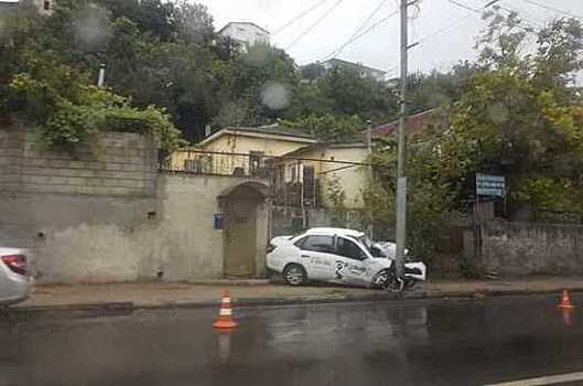 В Севастополе в ДТП с такси погиб человек