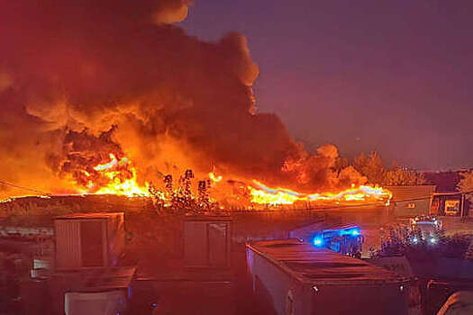 Складские помещения горят в районе московского Рязанского шоссе