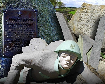 В Польше потребовали остановить снос советских памятников
