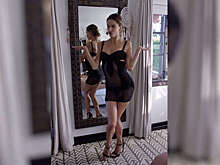 Модель Алессандра Амбросио снялась в прозрачном мини-платье