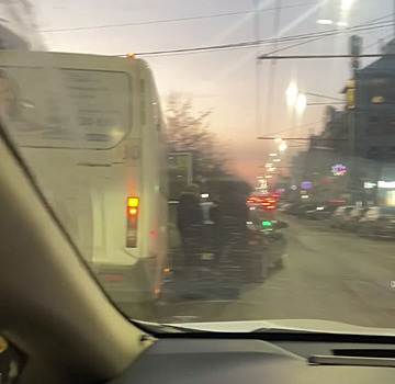 Маршрутка протаранила легковушку в центре Калуги