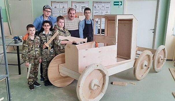 Курские школьники воссоздают деревянную “Катюшу”
