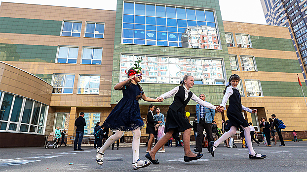 Школьники в новом учебном году смогут получить карту москвича с новым дизайном