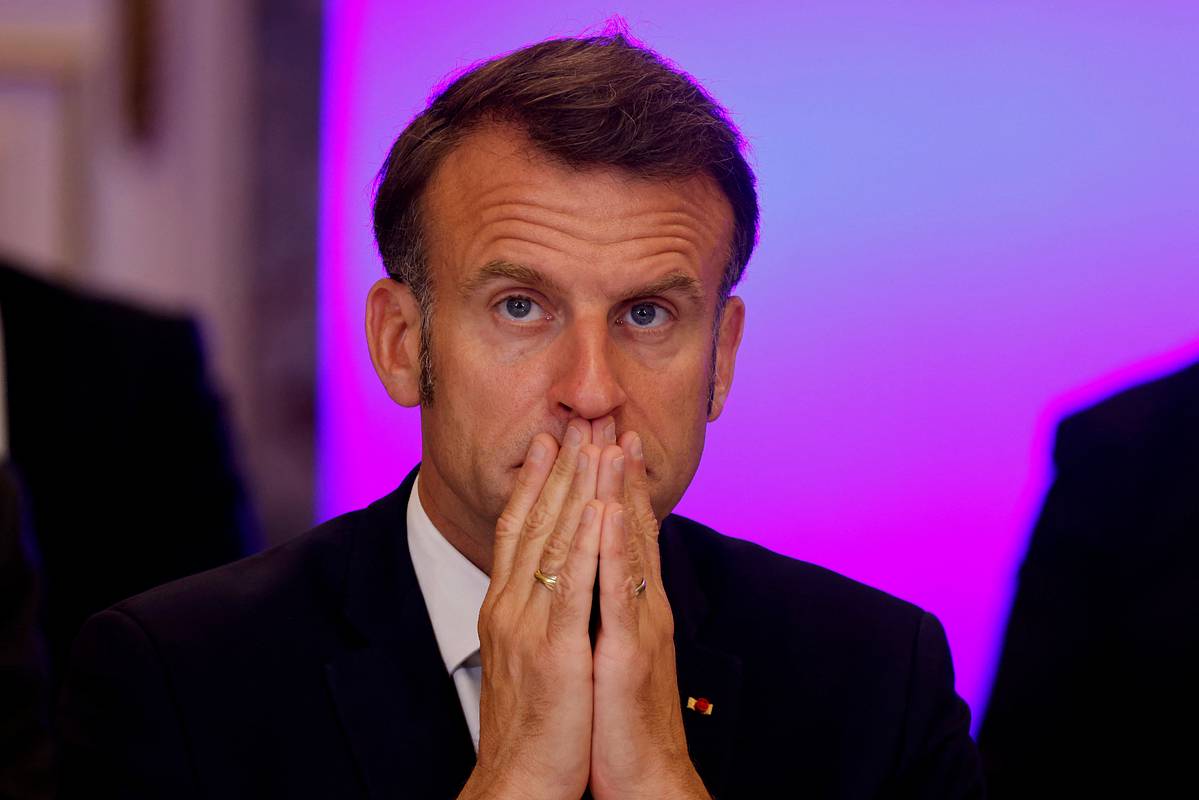 Макрона заподозрили в подготовке к войне