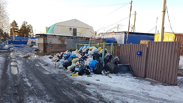 В Ноябрьске «мусорная эпопея» снова на всех улицах частного сектора