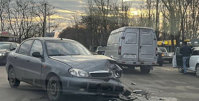 В Ростове водитель Kia спровоцировал ДТП с пострадавшим и скрылся