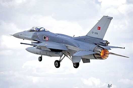 ВВС Турции разбомбили аэродром, через который США поставляли оружие курдам