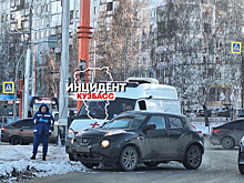 Иномарка со "зловещим" номером попала в ДТП со скорой помощью в Кемерове