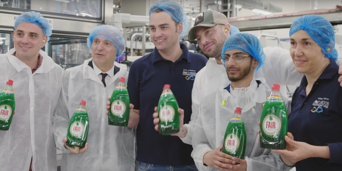 Компания P&G превратила Fairy в Fair в поддержку ЛГБТ