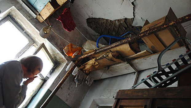 В Сибири власти потребовали от сироты отремонтировать аварийную квартиру