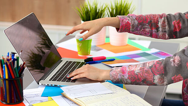 В России запустился первый маркетплейс современного искусства Bizar