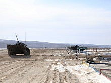 Мотострелки ВВО совершенствуют навыки вождения боевых машин в Республике Бурятия