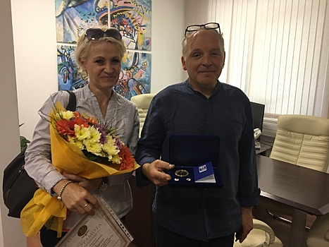Семья Логиных из Бескудниковского района награждена медалью «За любовь и верность»