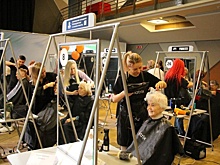 Для пожилых жителей Екатеринбурга организовали День красоты