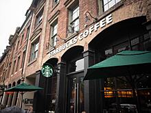 Starbucks подумывает уйти и из Британии
