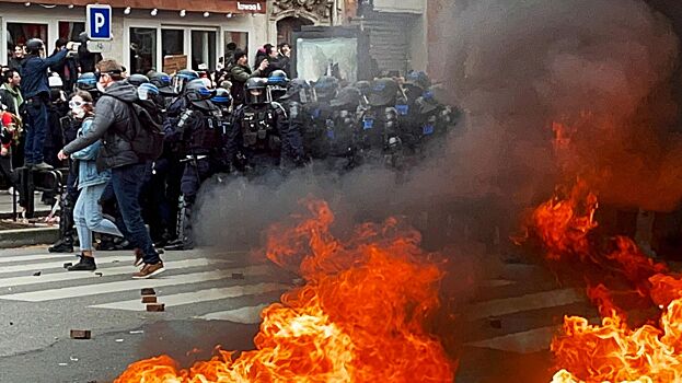 Протесты во Франции: Улицы крупных городов оказались в огне