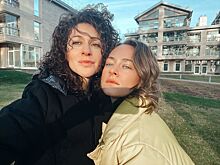Звезда фильма «Лед» Аглая Тарасова поделилась редким кадром с мамой-актрисой
