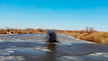 На реке Ишим взрывают лед для защиты от паводка около 70 тысяч человек