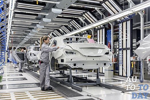 Новый Mercedes-Benz A-Class Sedan прокатился по сборочной линии