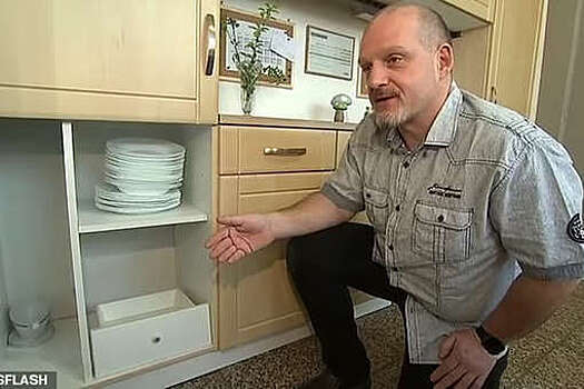Мужчина купил кухонный шкаф и нашел внутри €150 тысяч