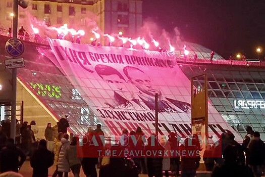 На Майдане развернули баннер, на котором Зеленского назвали лжецом